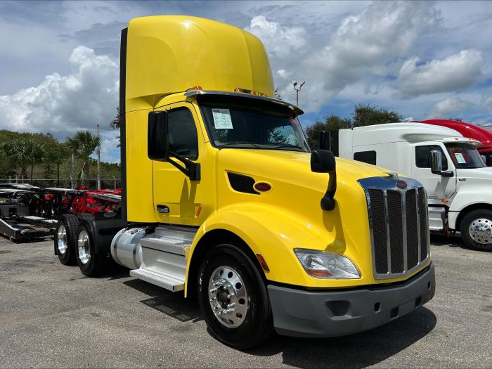 2021 Peterbilt 579 photo 2