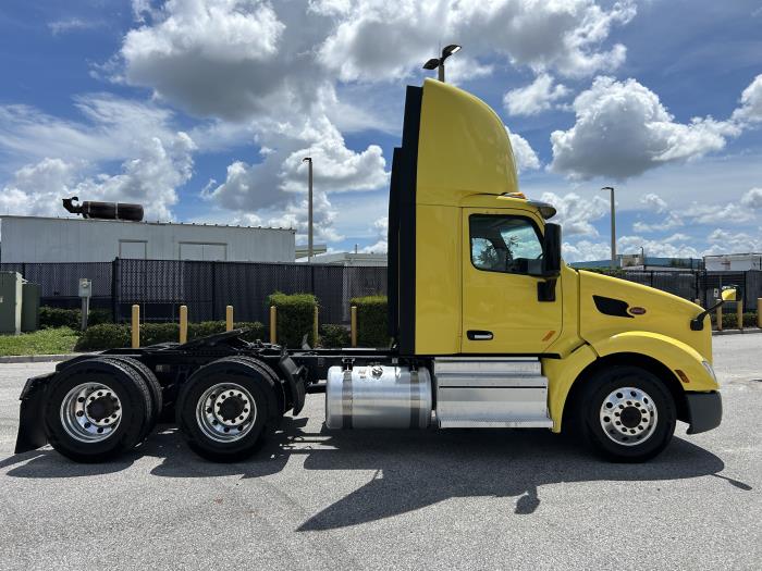 2021 Peterbilt 579-8