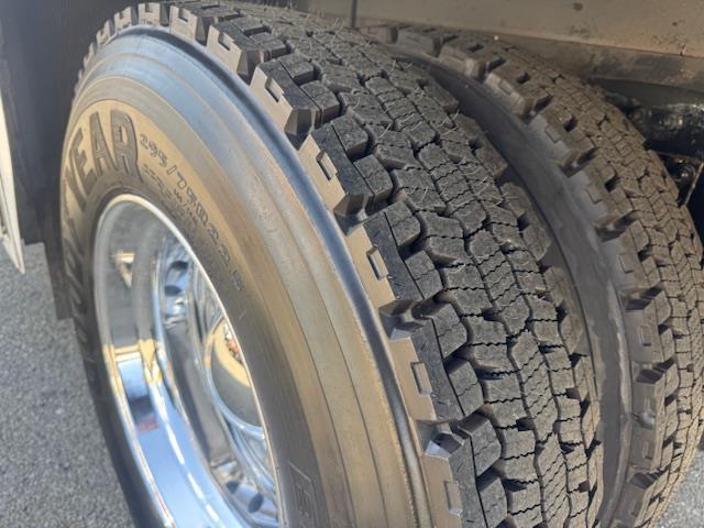 2020 Peterbilt 337-11