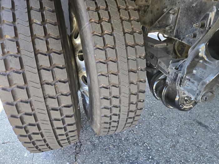 2020 Peterbilt 337-2