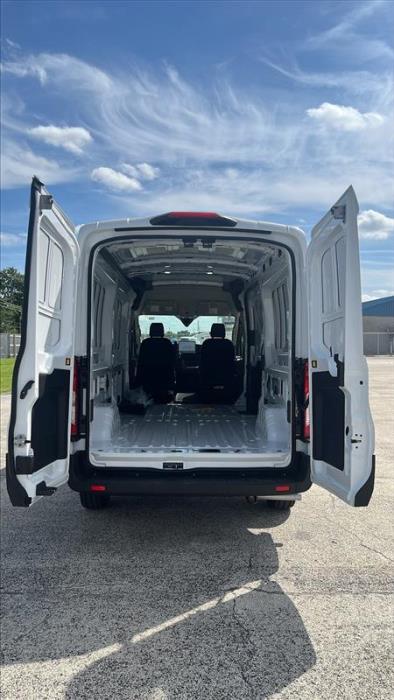 2025 Ford Transit-250-5