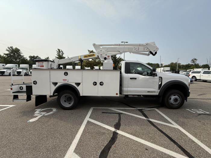 2025 Ford F-550-4