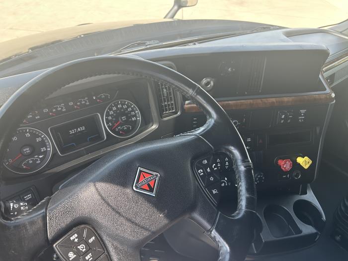 2022 International LT625-10