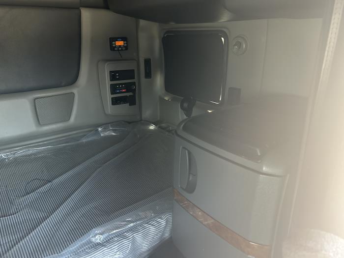2022 International LT625-12