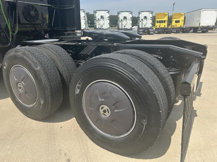 2022 International LT625-18