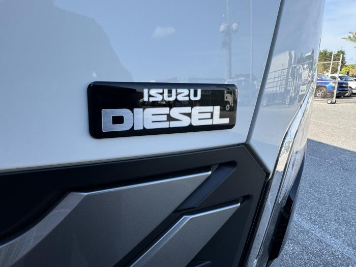 2025 Isuzu NRR-8