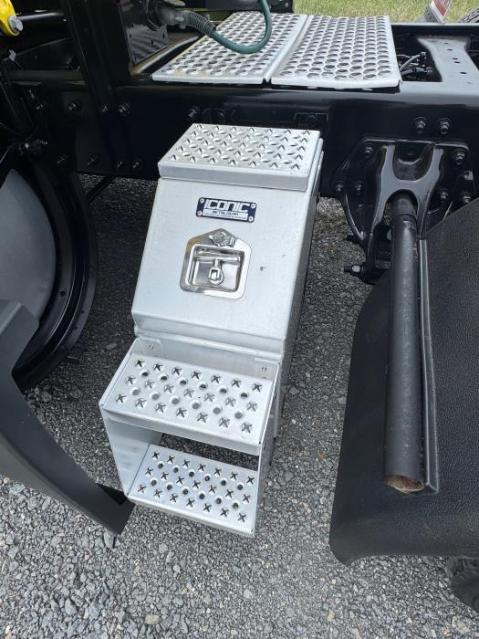 2024 Kenworth T680-17