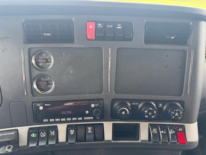 2024 Kenworth T680-21