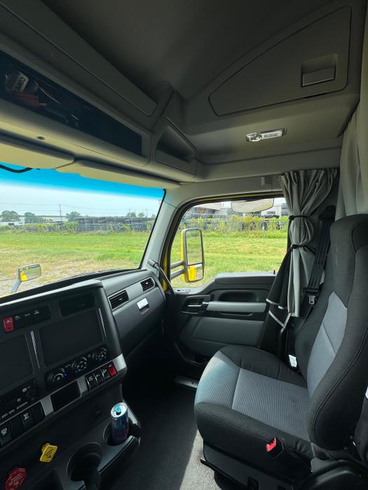 2024 Kenworth T680-27