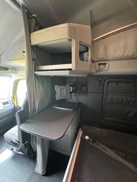 2024 Kenworth T680-28