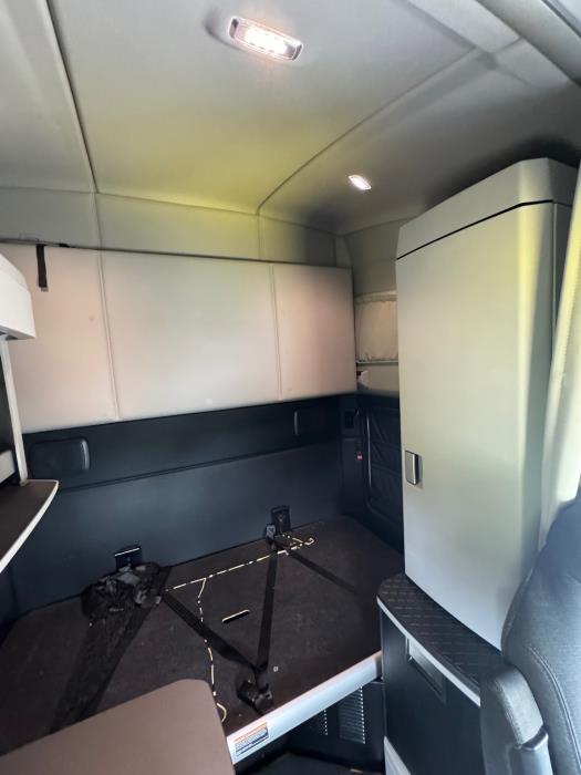 2024 Kenworth T680-29