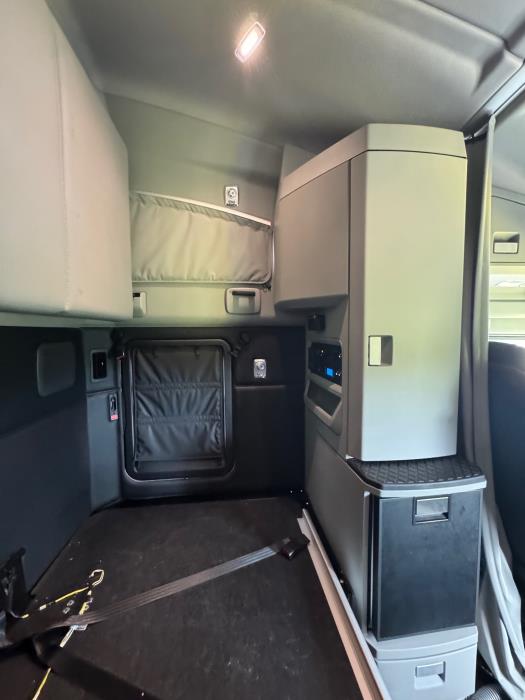 2024 Kenworth T680-30