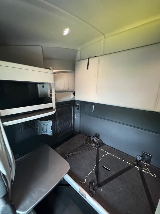 2024 Kenworth T680-31