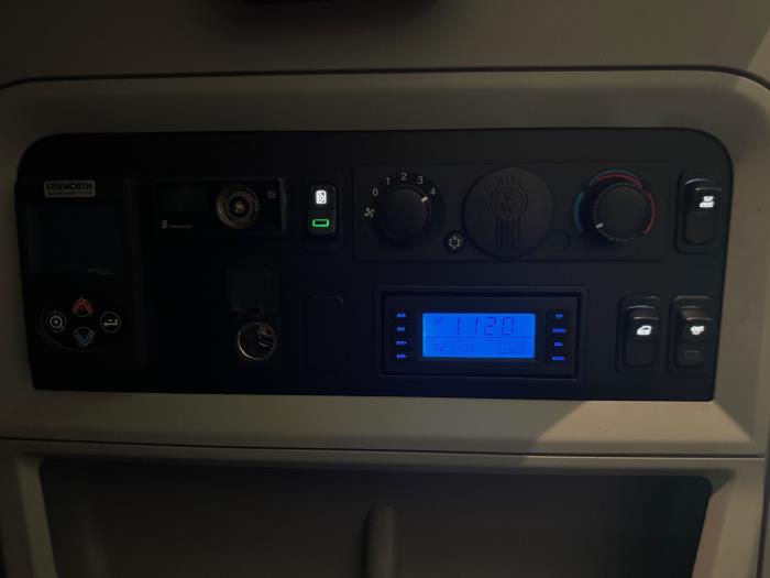 2024 Kenworth T680-32