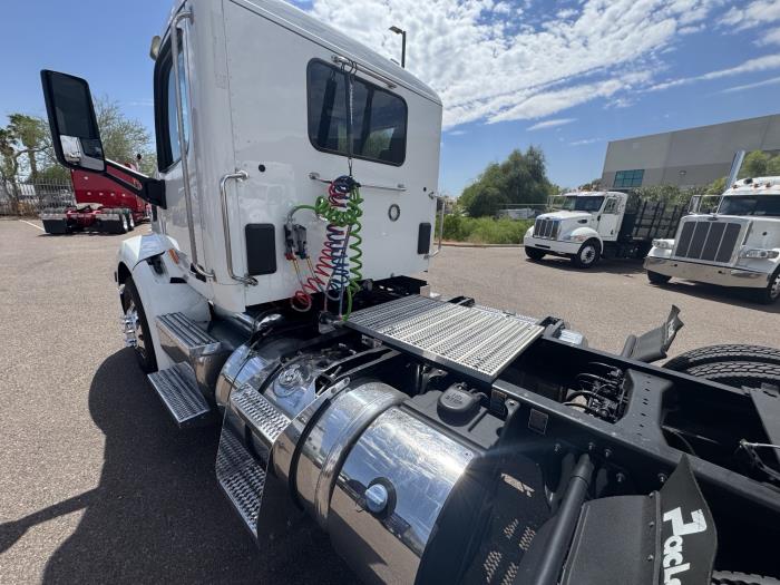 2022 Peterbilt 579-3