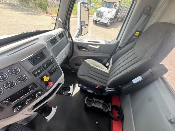 2022 Peterbilt 579-15
