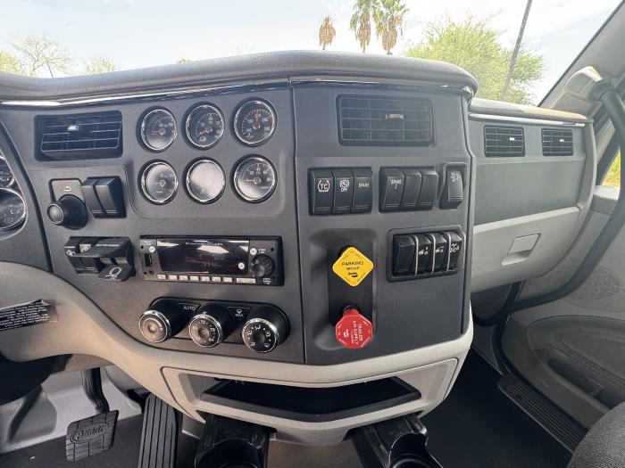 2022 Peterbilt 579-17