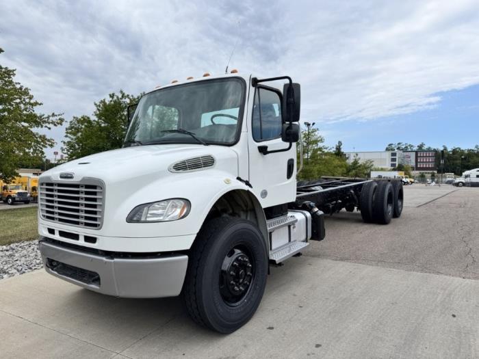 2020 Freightliner Business Class M2 106-1
