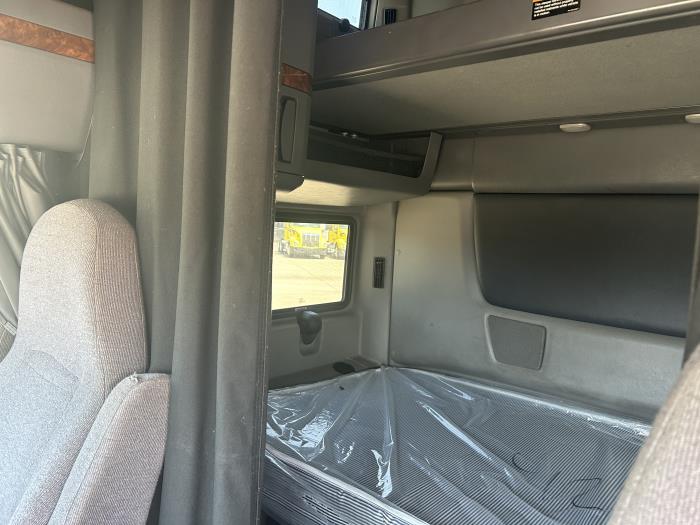 2022 International LT625-10