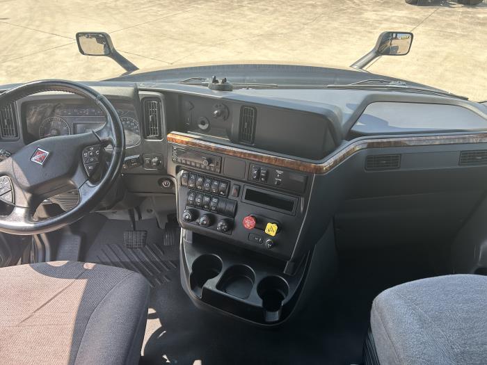 2022 International LT625-12