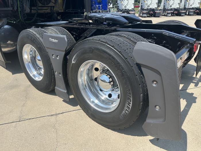 2022 International LT625-18