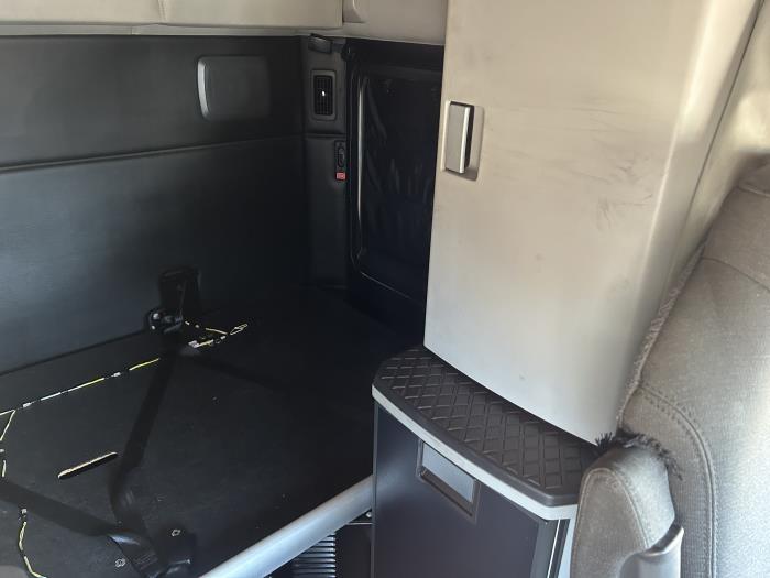 2024 Kenworth T680-33