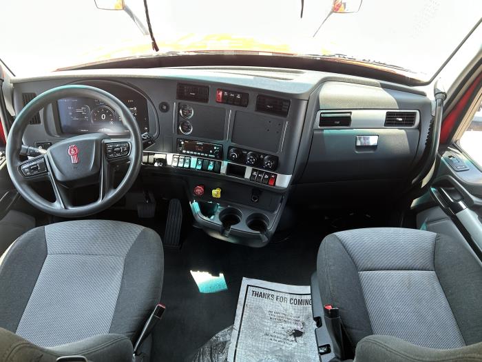 2024 Kenworth T680-35