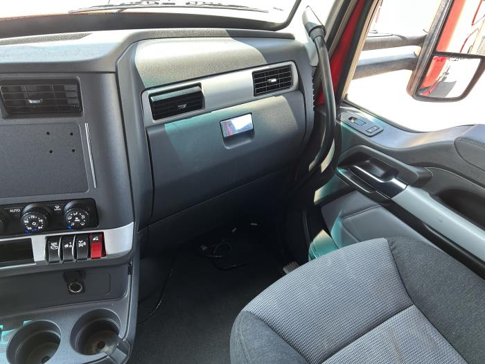 2024 Kenworth T680-36