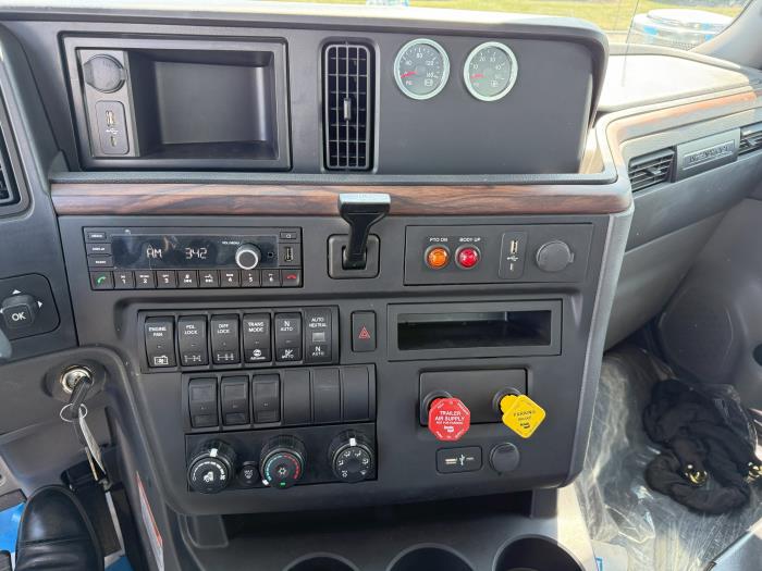 2025 International HX620-9