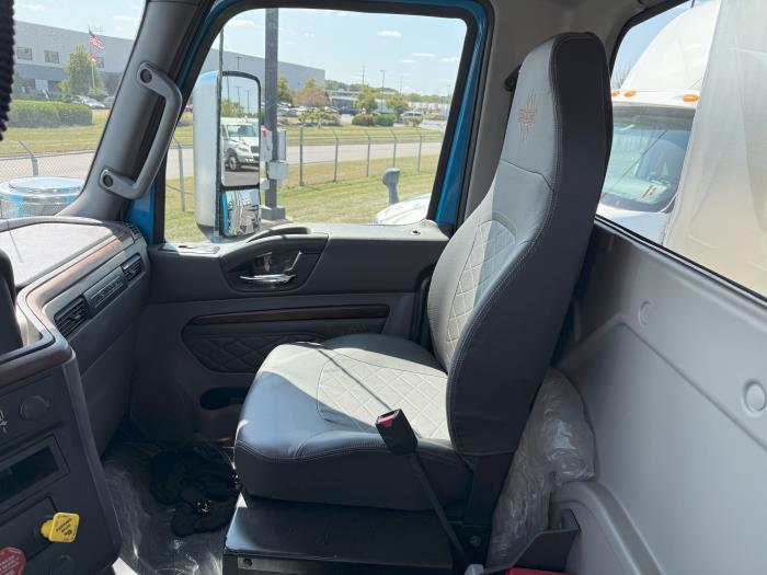 2025 International HX620-10