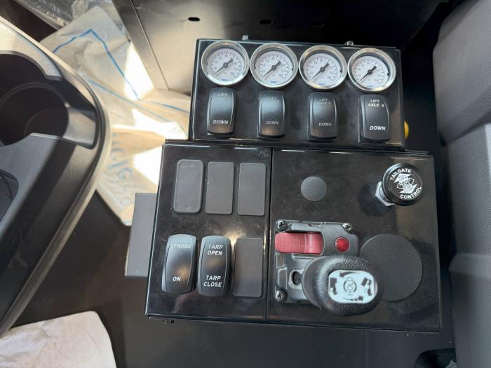 2025 International HX620-12