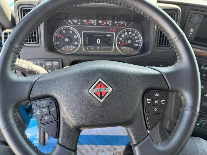 2025 International HX620-8