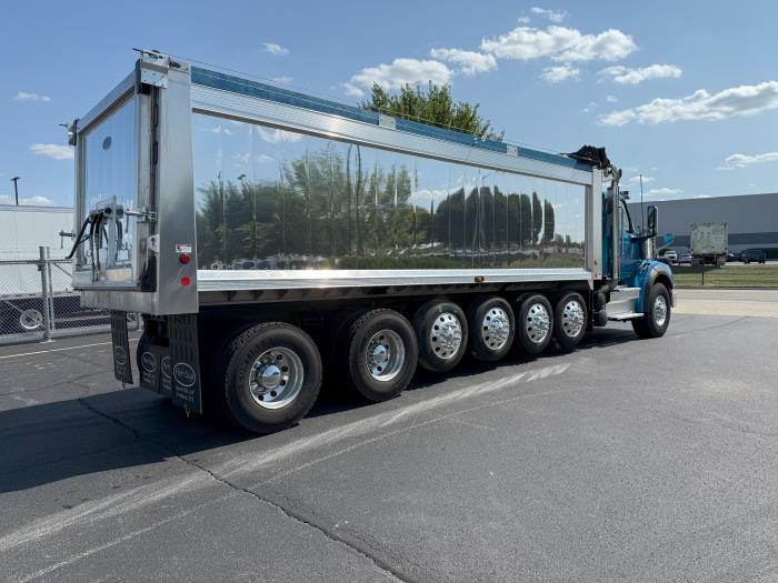 2025 International HX620-4