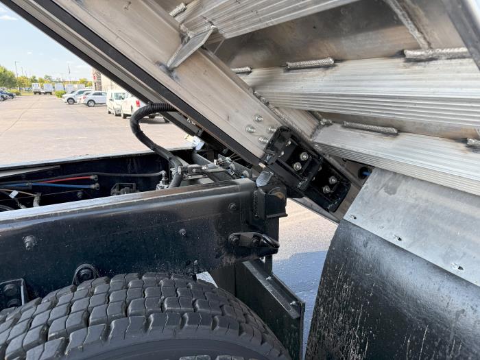 2025 International HX620-18