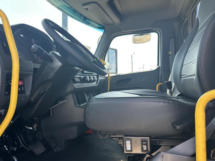 2025 Peterbilt 536-13