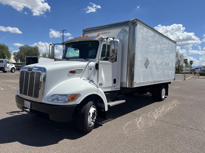 2019 Peterbilt 325-1
