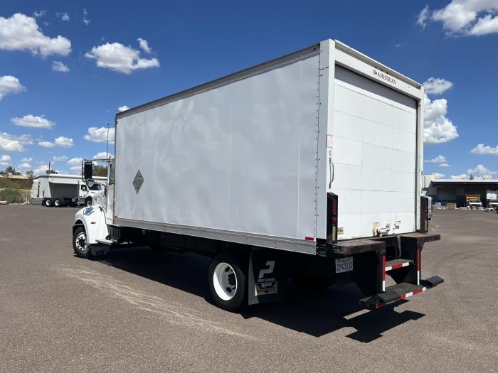2019 Peterbilt 325-2