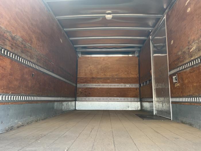 2019 Peterbilt 325-3