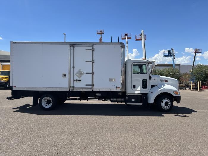 2019 Peterbilt 325-5
