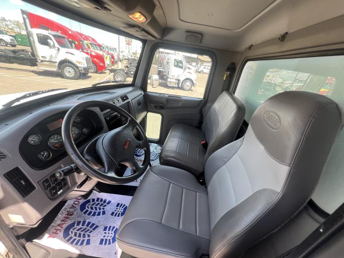 2019 Peterbilt 325-7