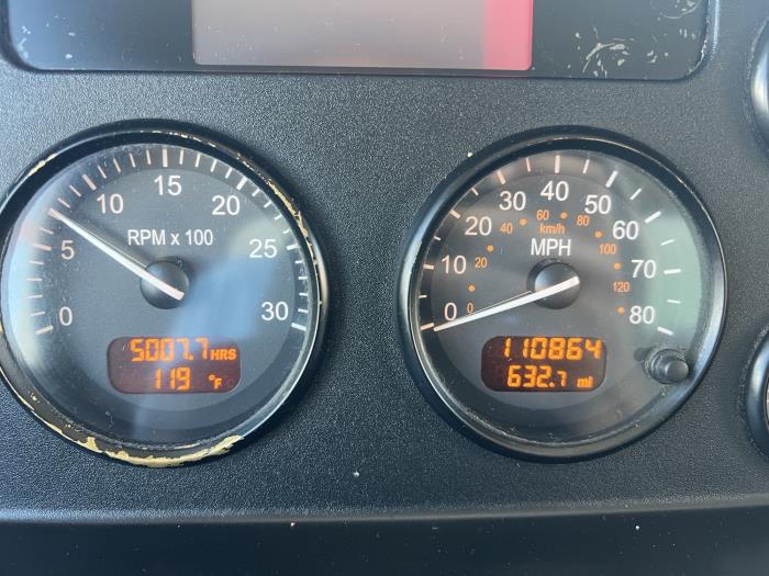 2019 Peterbilt 325-8