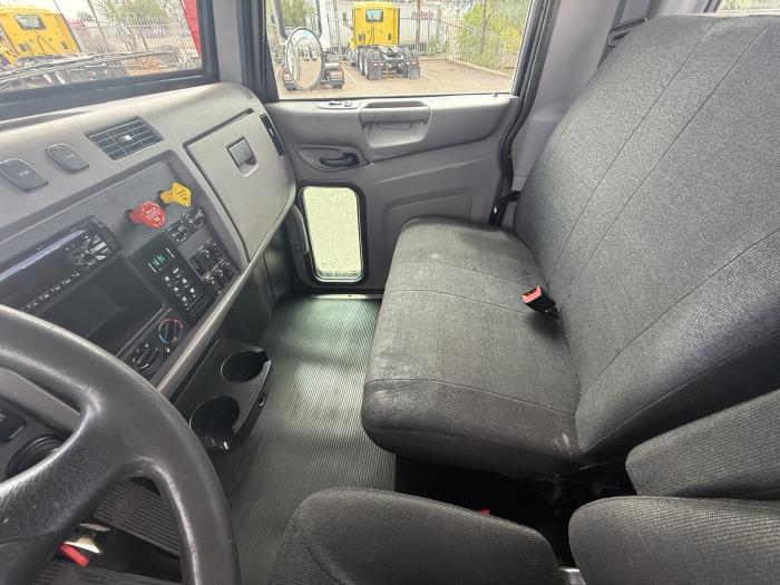 2019 Peterbilt 337-18