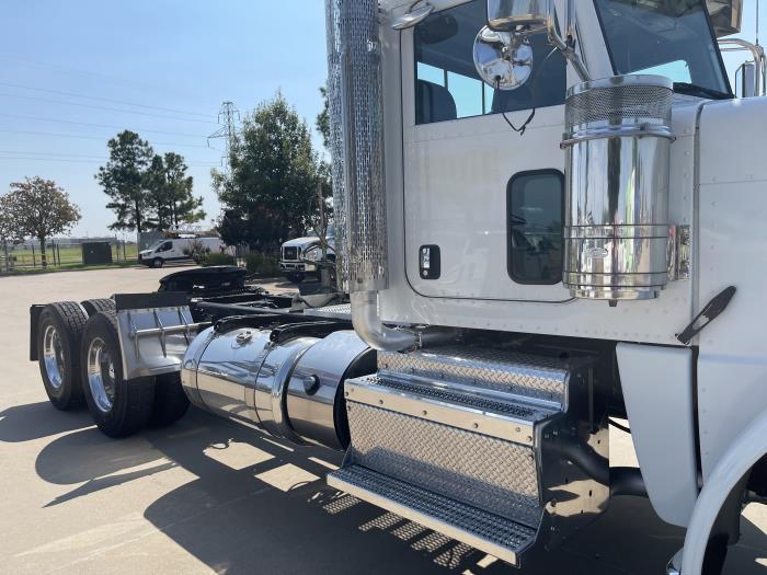2015 Peterbilt 389-4