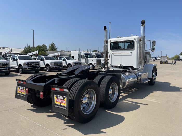 2015 Peterbilt 389-8