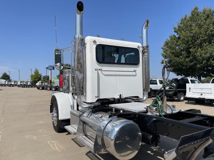 2015 Peterbilt 389-12