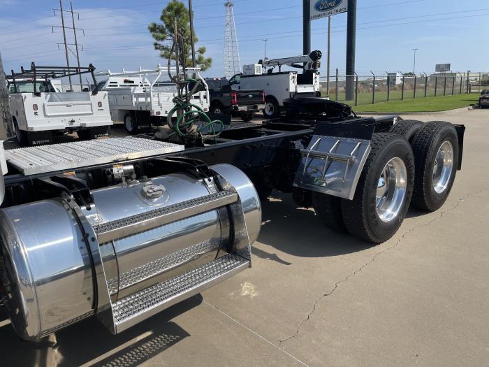 2015 Peterbilt 389-13