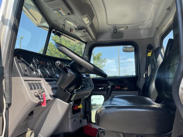 2015 Peterbilt 389-15