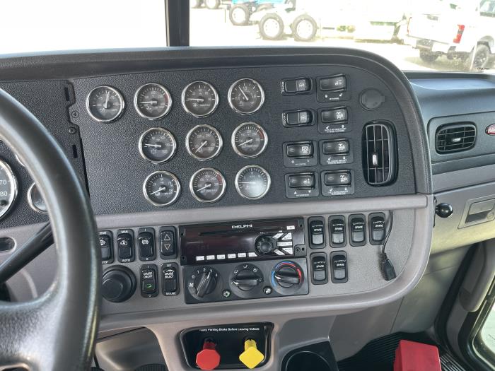 2015 Peterbilt 389-17