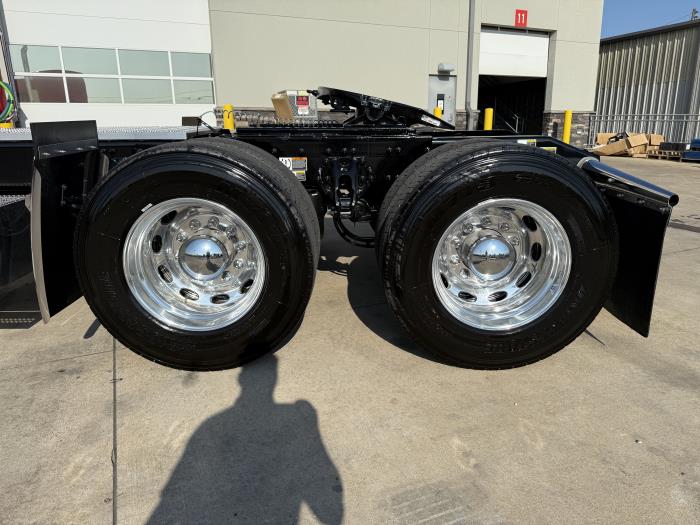 2026 Peterbilt 589-18