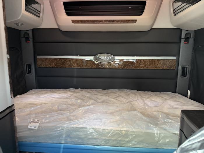 2026 Peterbilt 589-40